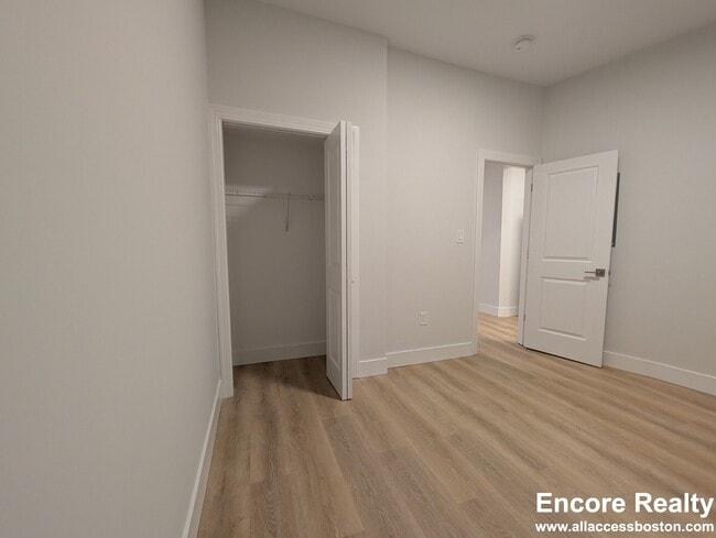 Building Photo - 24 Phillips St