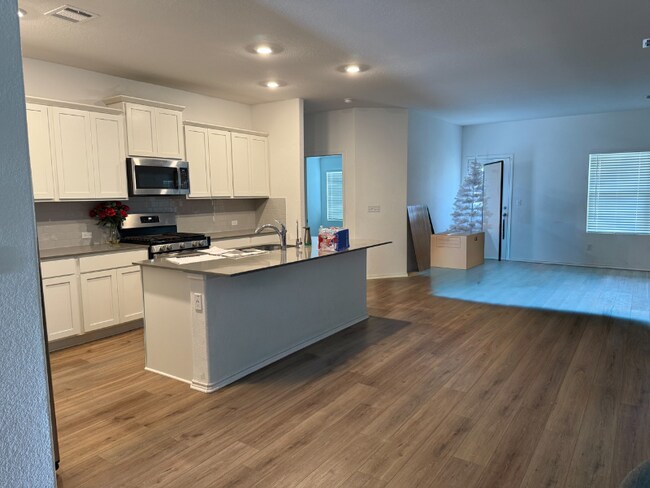 Building Photo - 404 Golden Grove Pkwy