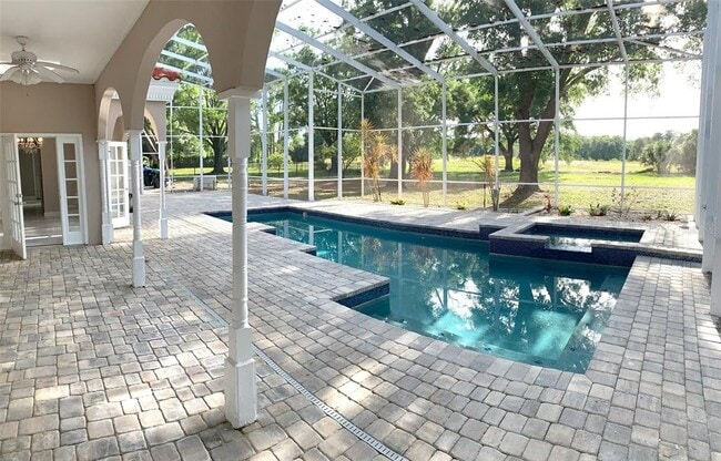 Foto del edificio - 3302 Butler Bay Dr N