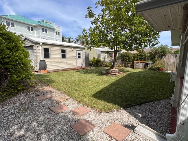 Building Photo - 120 Coquina St