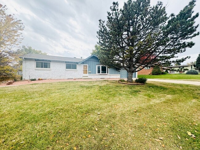Foto del edificio - Large 3 Bed, 3 Bath House In Greeley - 4 bonus rooms in basement!