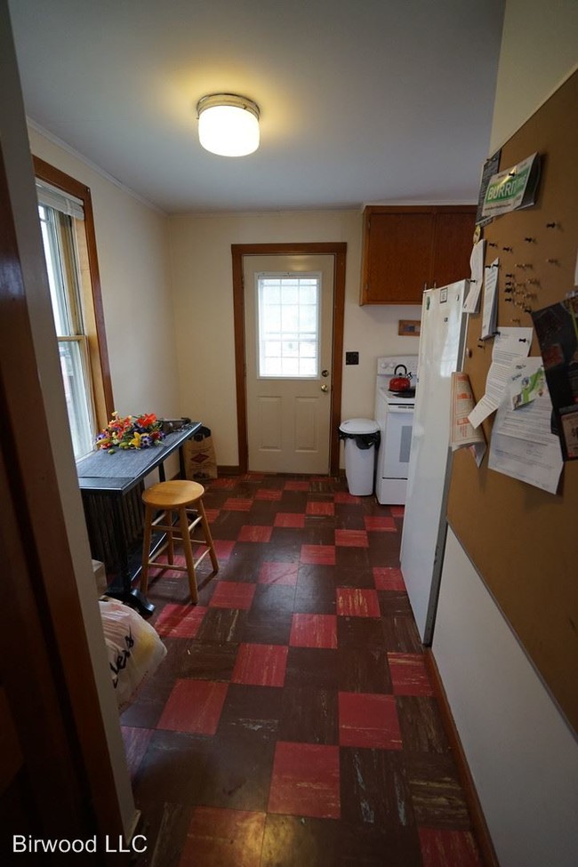 Building Photo - 4 br, 2 bath Apartment - 339 W. Doty St