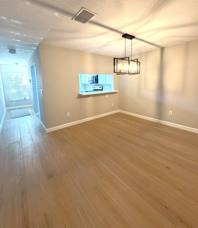 Building Photo - 5335 River Rock Rd