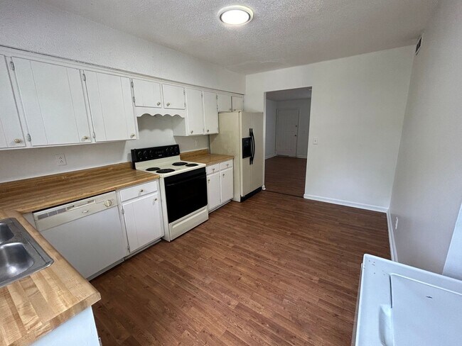 Foto del edificio - 2BR/1BA Move-In Ready Hermitage Property !