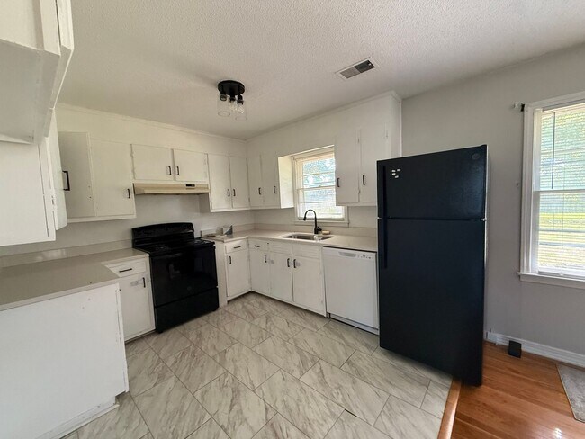 Foto del edificio - Now Available! Charming 3 Bedroom, 1 Bathroom Home in Muscle Shoals, AL