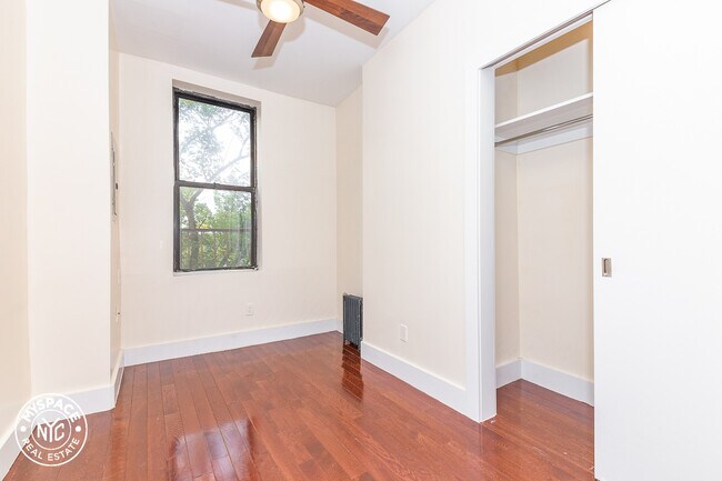 Foto del edificio - 223 Bainbridge St