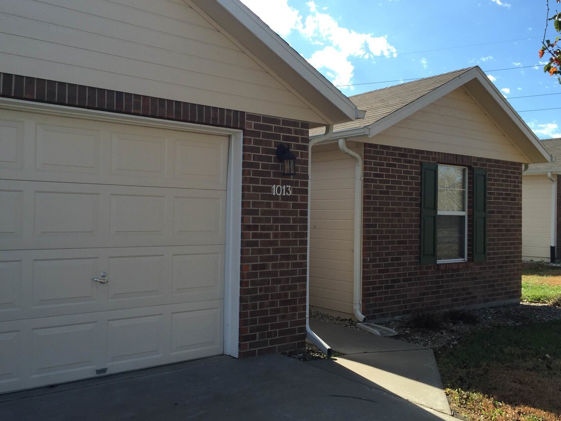 1013 Walters Dr, Manhattan, KS 66502 Townhome Rentals in Manhattan KS