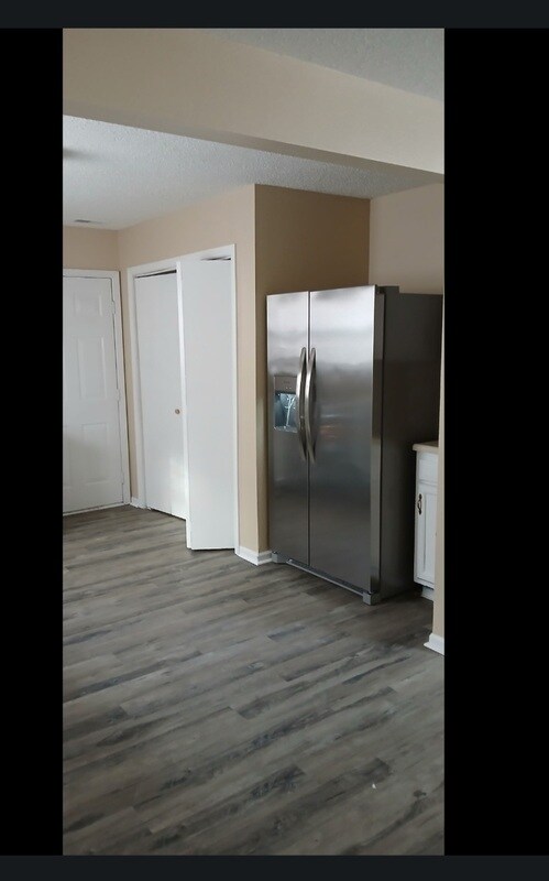 Building Photo - 253 Harts Ford Way