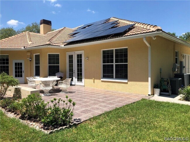 Foto del edificio - 334 W Pearson St