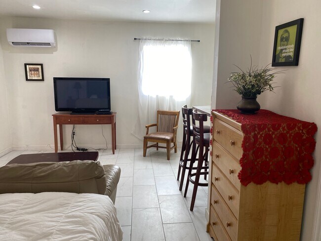 Foto del edificio - 15340 Hart St