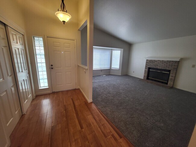 Foto del edificio - 630 Boulder Cir