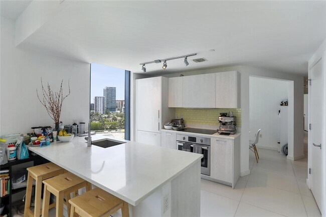 Foto del edificio - 501 NE 31st St