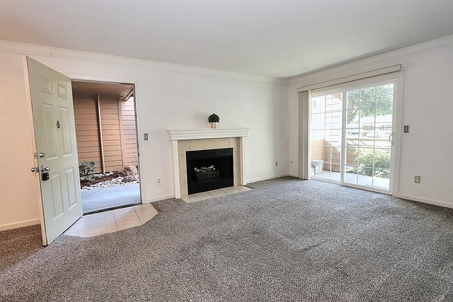 Building Photo - 11150 Trinity River Dr