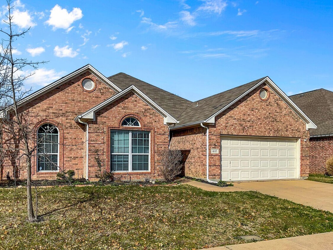 Foto principal - A Spacious Home in Mansfield ISD