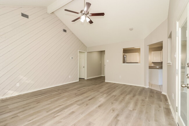 Building Photo - 6216 N Park Dr