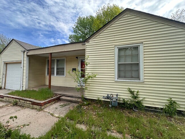 Foto del edificio - 1028 N Terrace Dr