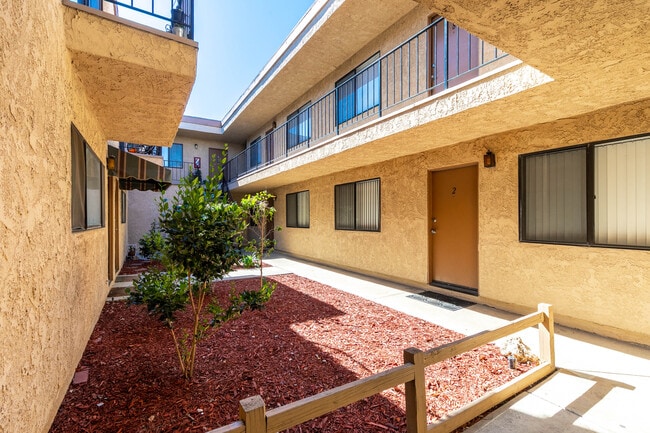 Building Photo - 17204 Chatsworth St