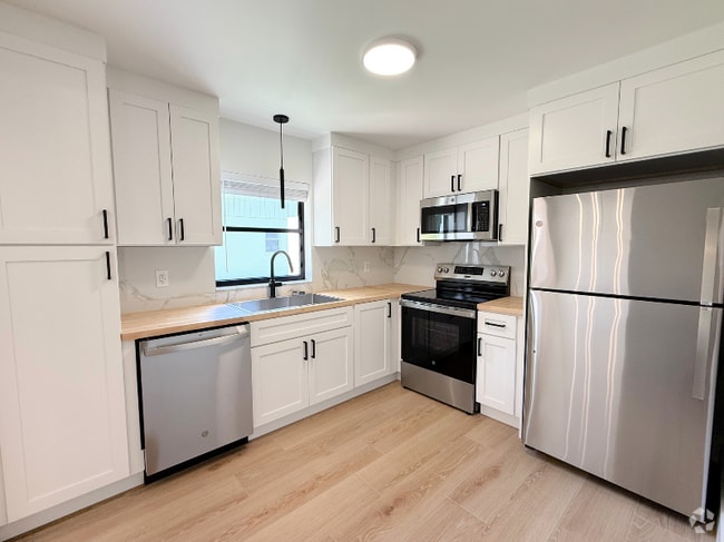 Building Photo - 3278 E Crown Dr