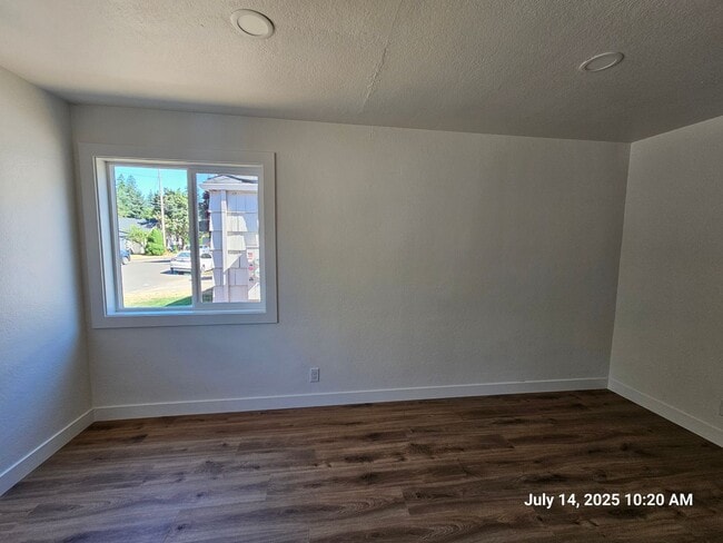 Foto del edificio - 408-410 SW Elmwood Ave