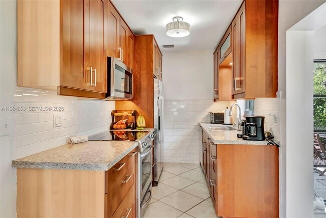 Building Photo - 1224 NE 182nd St