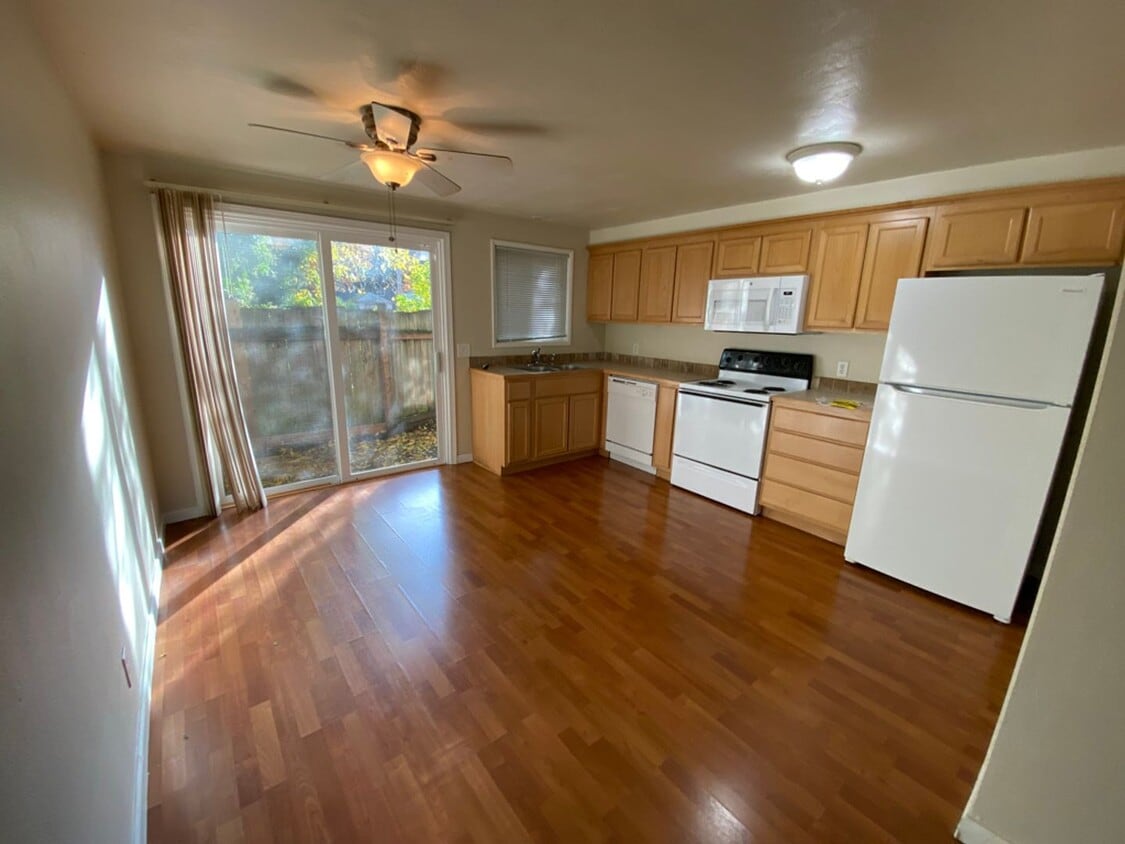 Primary Photo - Downtown 2 bedroom ground floor apartment