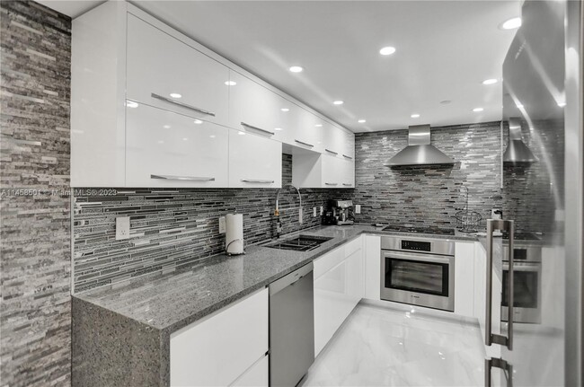 Building Photo - 20515 E Country Club Dr