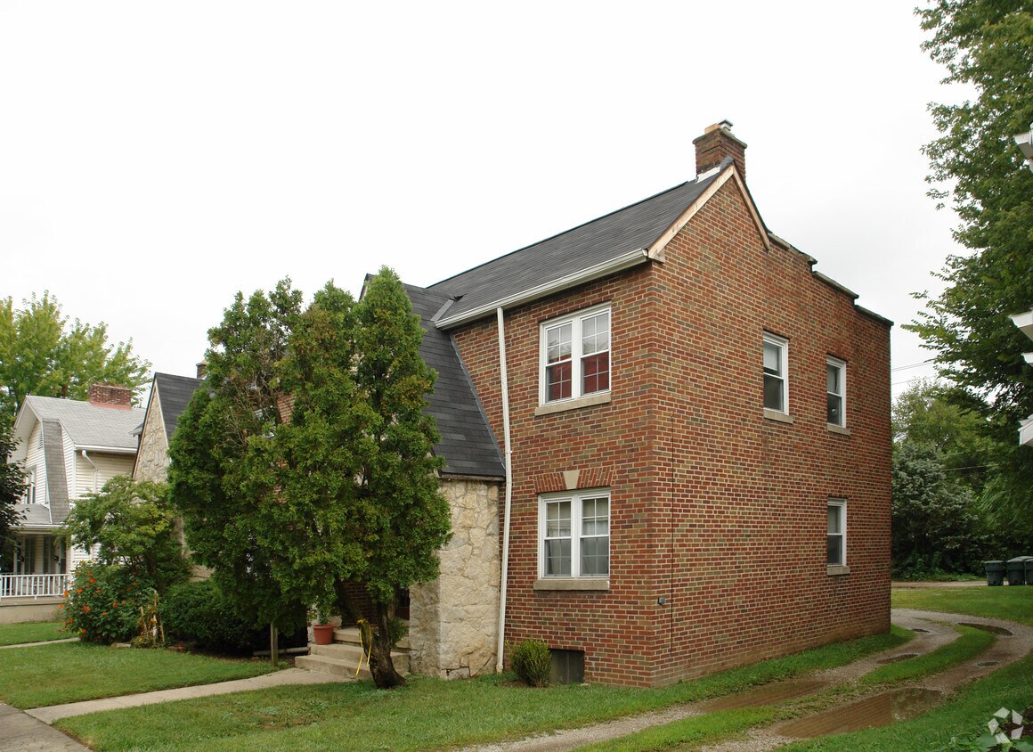 Building Photo - 208 --214 W Pacemont Road