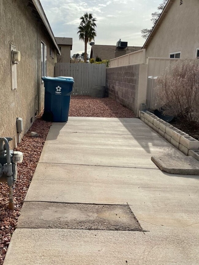 Foto del edificio - 2 bedroom 2 bath house near Desert Shores/ Available 4/1/2026