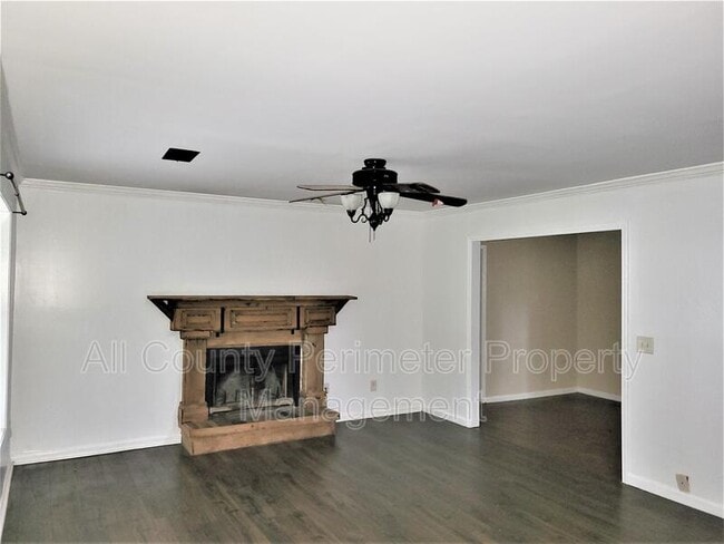 Building Photo - 8935 Pine Tree Cir
