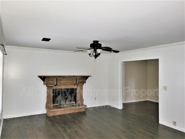 Foto del edificio - 8935 Pine Tree Cir