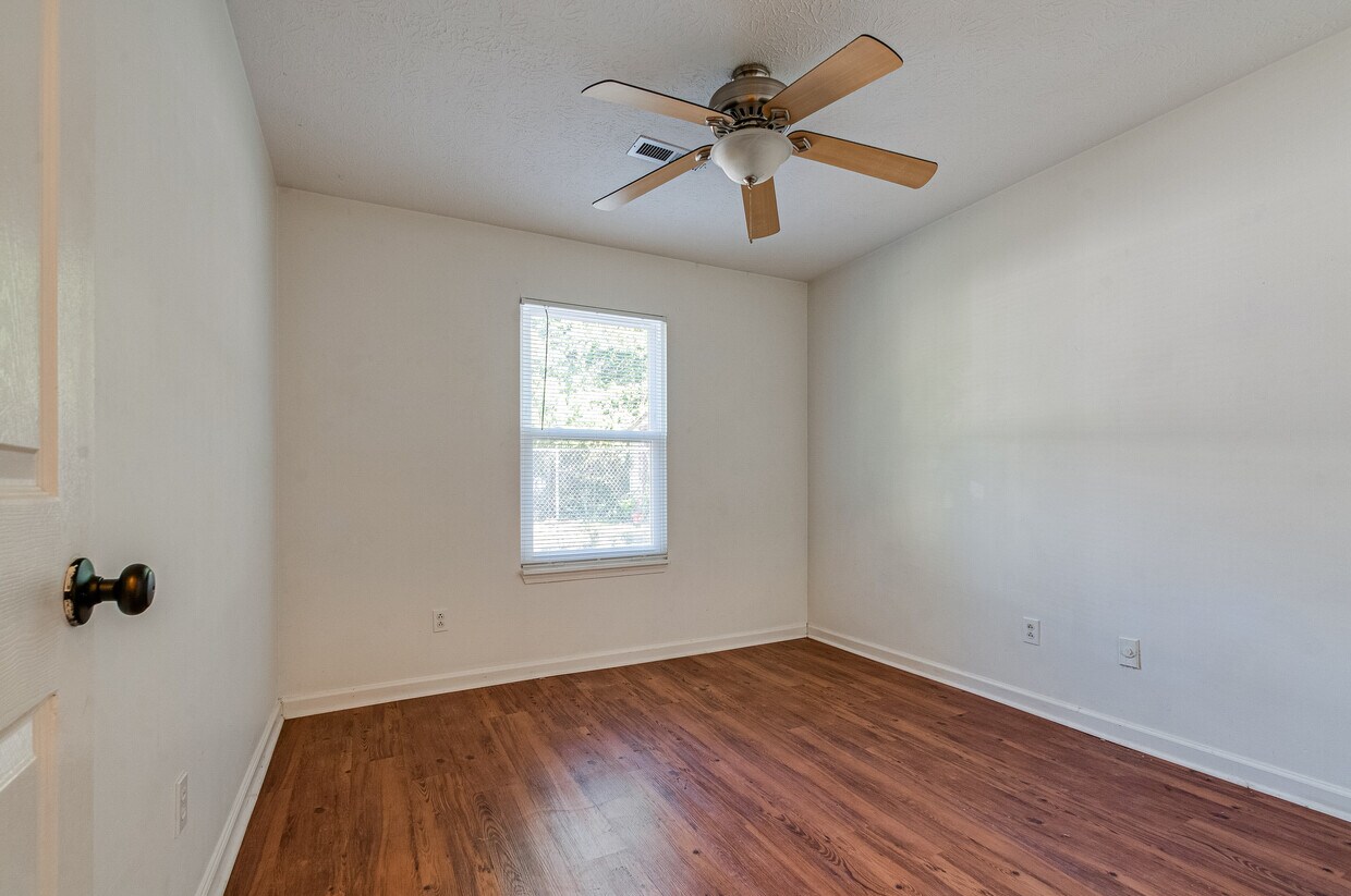 Foto principal - 3305 Torbett St