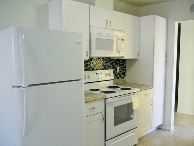 Building Photo - 2837 Caulfield Dr