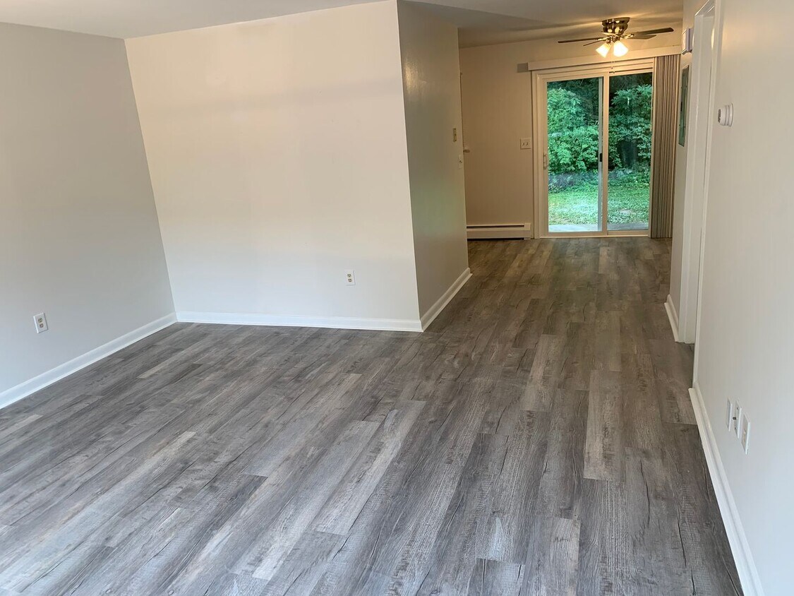Foto principal - Spacious 2-Bedroom Townhouse