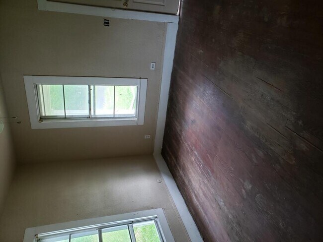 Foto del edificio - 319 E Nelson St