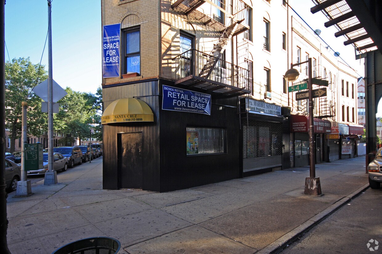 Foto del edificio - 5401 Roosevelt Ave