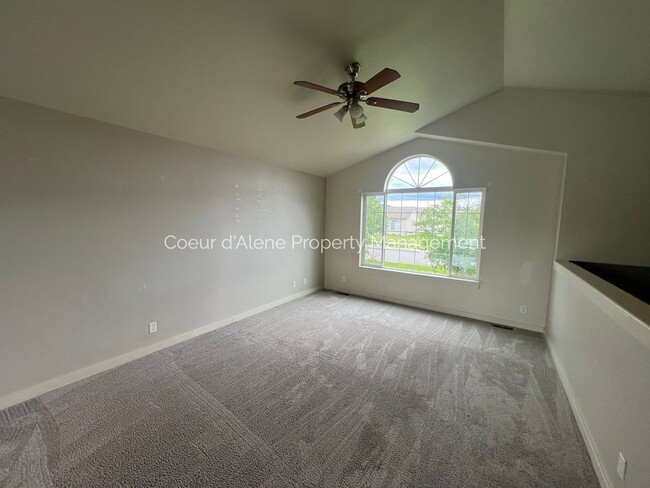 Building Photo - 3698 Sharpshin Dr