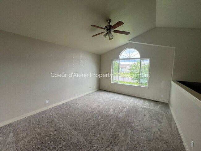 Foto del edificio - 3698 Sharpshin Dr