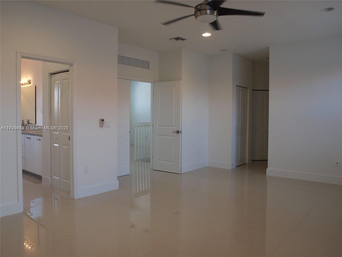 Foto principal - 15520 SW 11th Terrace