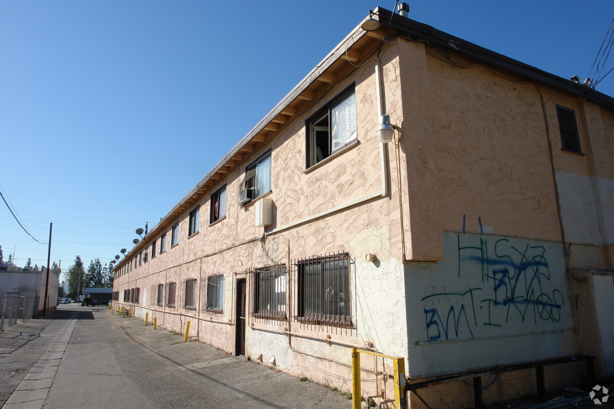 Foto del edificio - 14919 Vanowen St