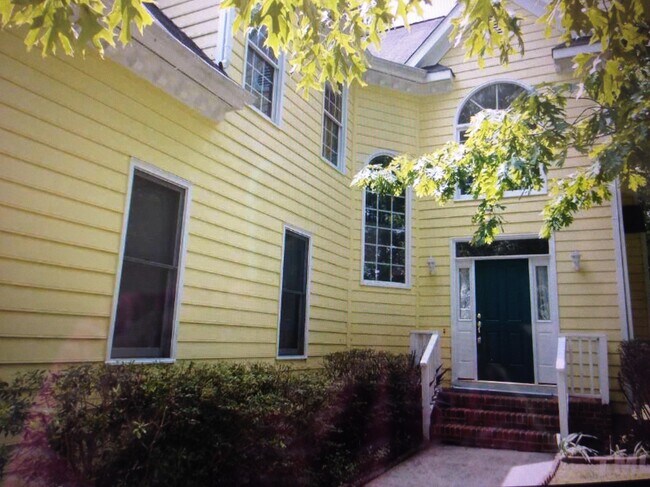 Front - 100 Carostone Ct