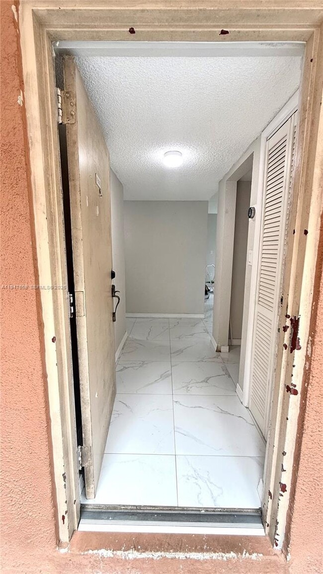 Foto del edificio - 17600 NW 68th Ave