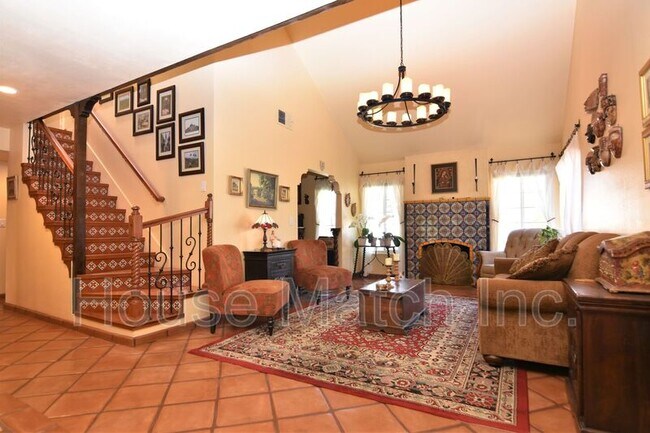 Building Photo - 10473 El Comal Dr