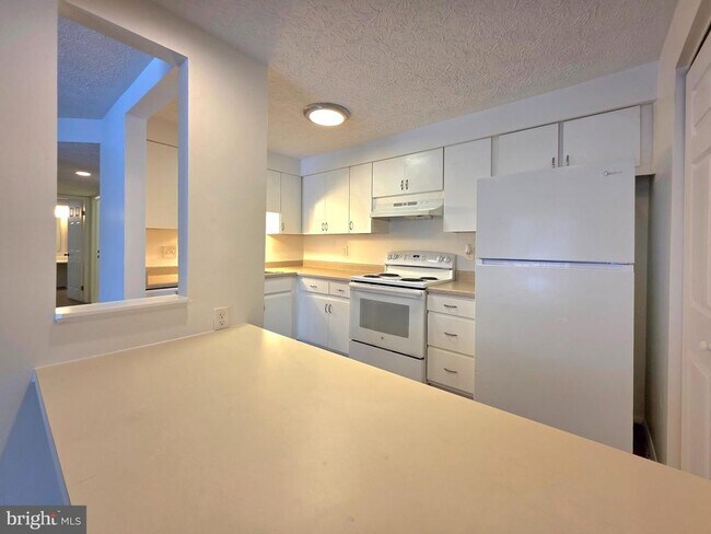 Foto del edificio - 8380 Brockham Dr