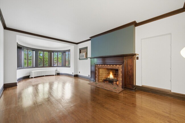 Foto del edificio - 3248 Maple Ave