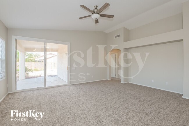 Foto del edificio - 12218 N Sterling Ave