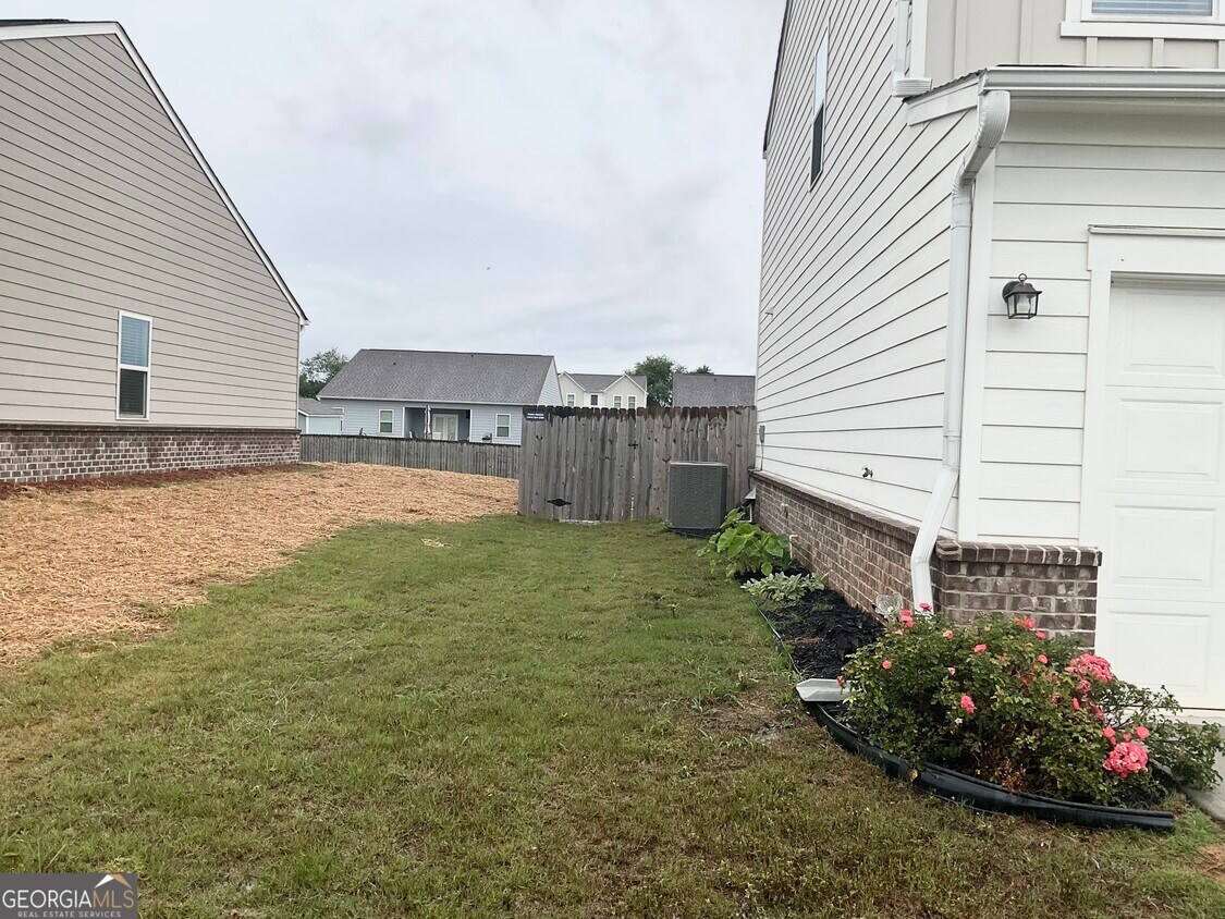 Building Photo - 126 Verona Dr NW