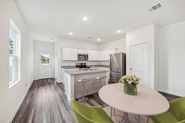 Foto del edificio - 10035 Tiger Flower Ln