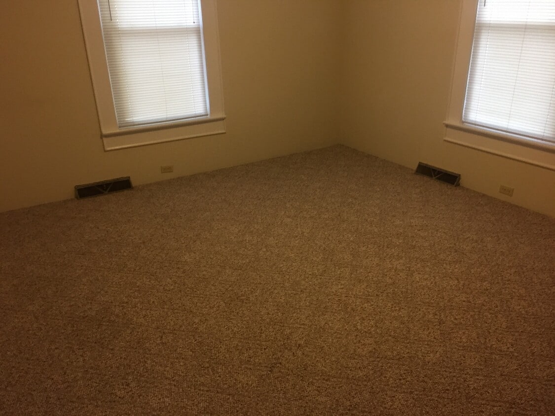 Building Photo - 68 Walnut St