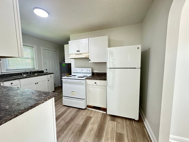Building Photo - 329 Chamber Ave-
