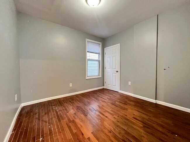Unit 2 - 537 S Clinton St